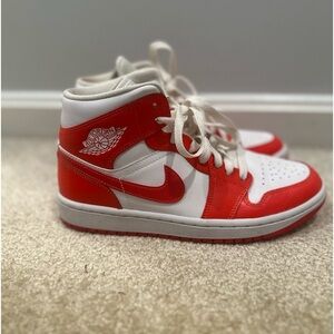 Nike Women’s Jordan 1 Mid | Habanero Red Size 7.5 Like New